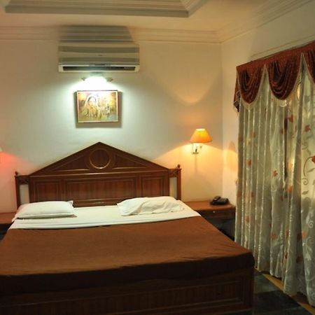 Hotel Chandan Gandhidham Exterior photo
